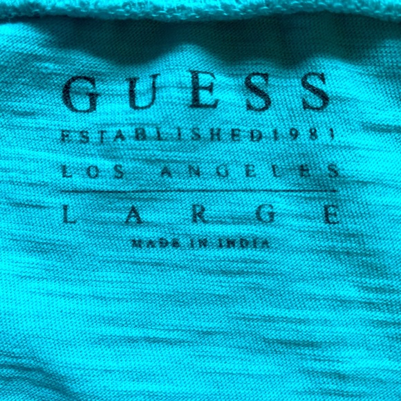 Guess short sleeve V-neck - Picture 4 of 4